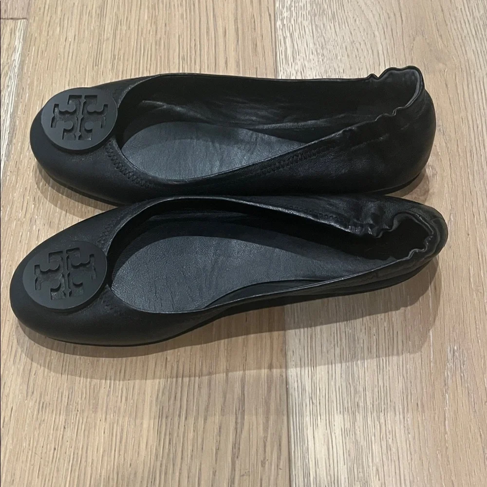 Tory Burch Black Leather Logo Ballet Flats - Picture 3 of 9